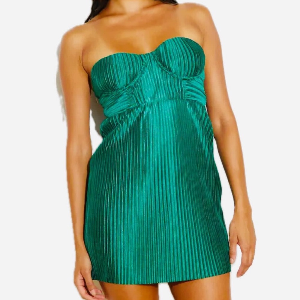Hello Molly - Strapless Green Pleated Mini Dress - S